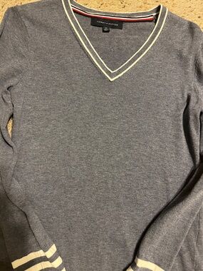 Tommy Hilfiger Heather Navy V-Neck Sweater with Cream Trim